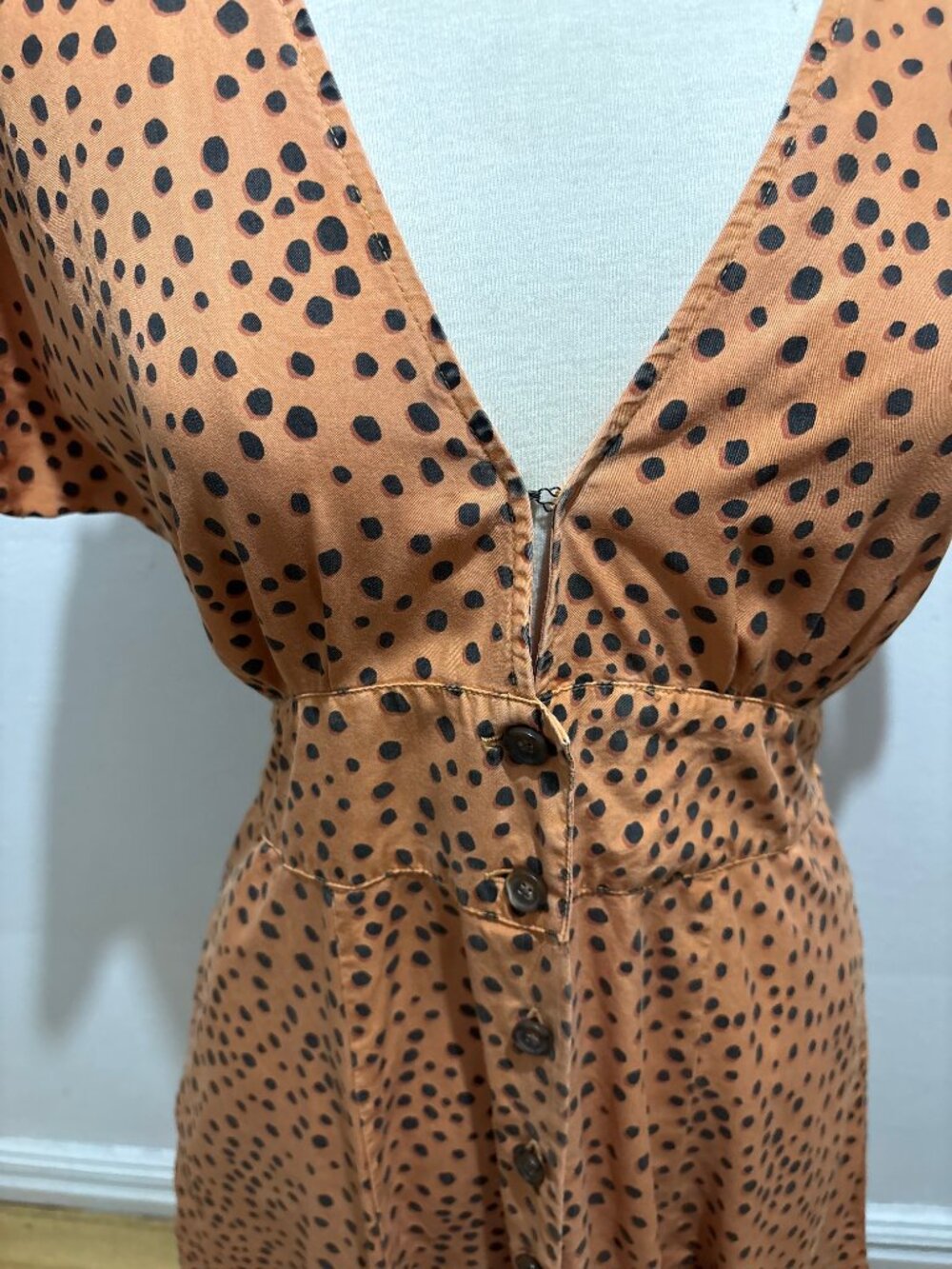 Marine Layer Camila cap sleeve minidress in orange with black dot print - Picture 8 of 10